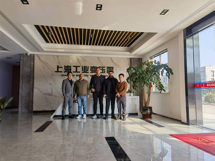 Dê as boas-vindas calorosamente e sinceramente aos clientes egípcios para visitar fisicamente nosso workshop!